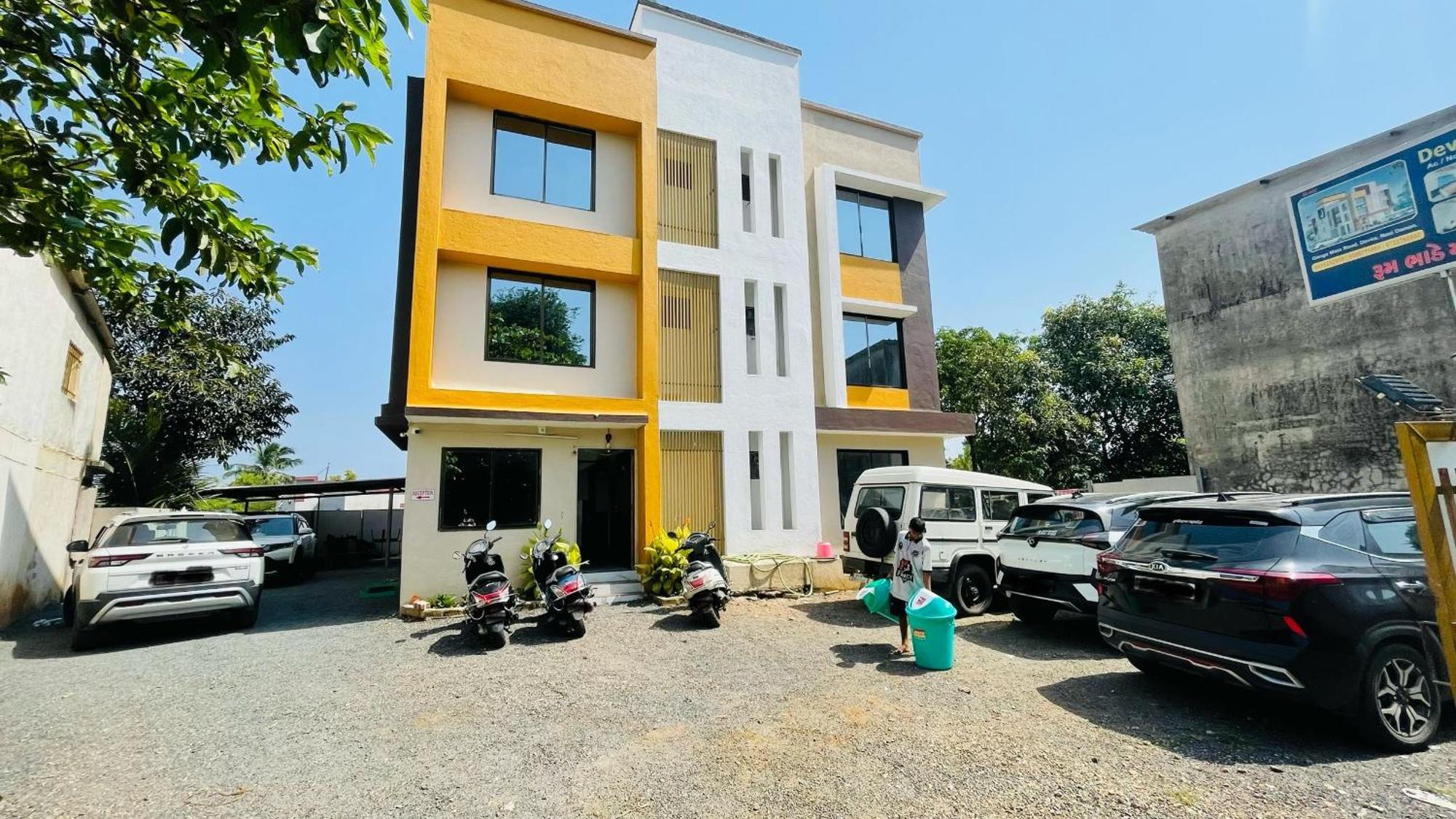 Hotel Devka House Daman Exterior foto