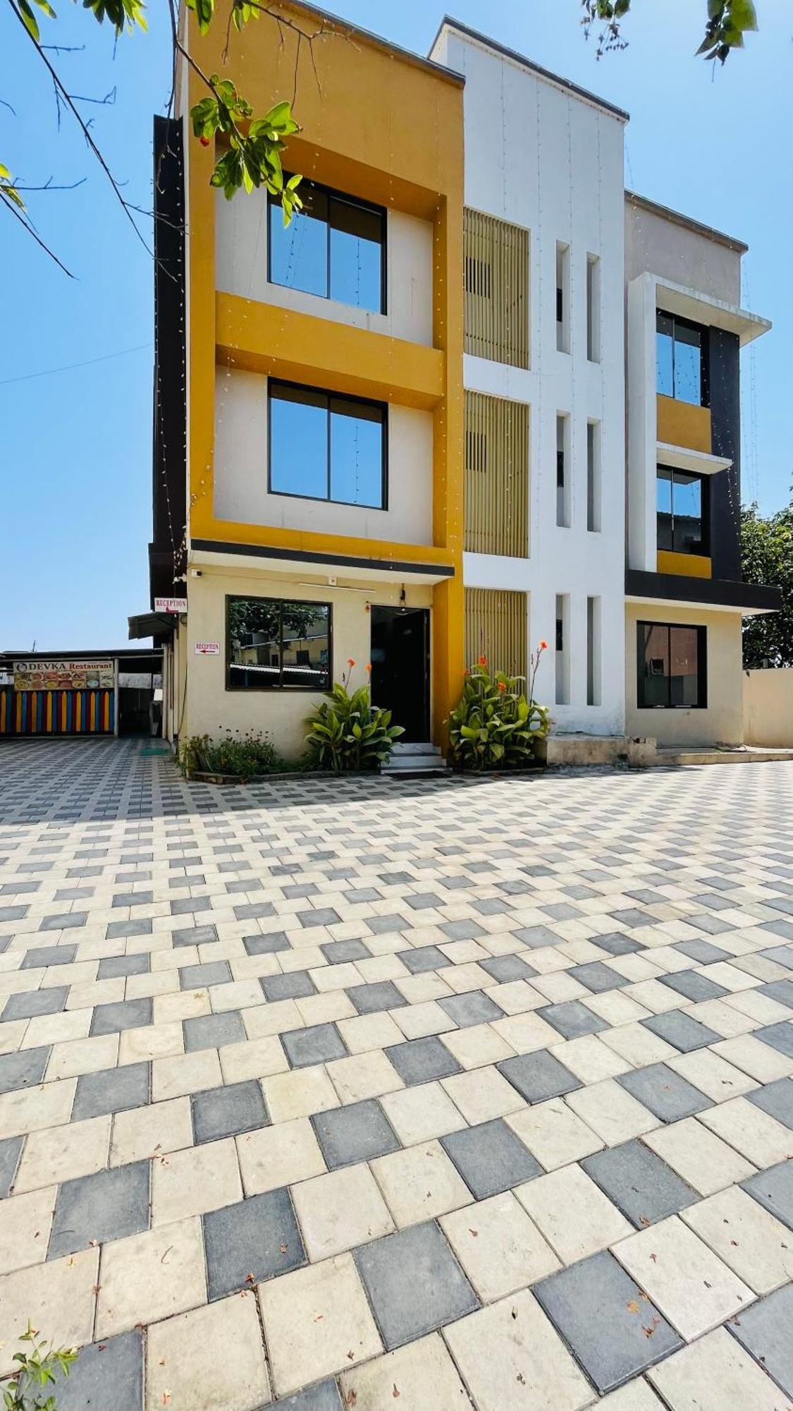 Hotel Devka House Daman Exterior foto